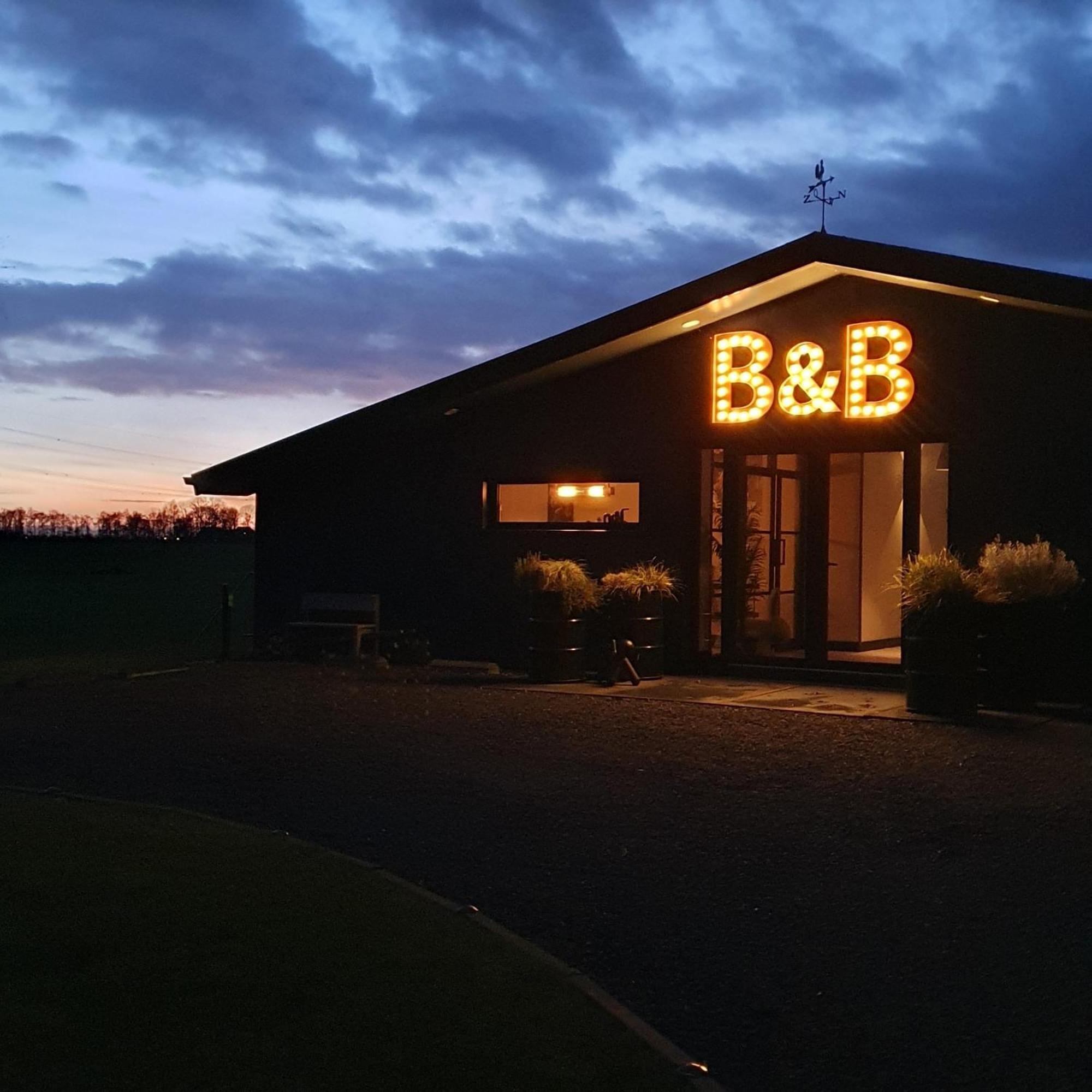 Bed and Breakfast Hippe Schuur Tytsjerk Exterior foto